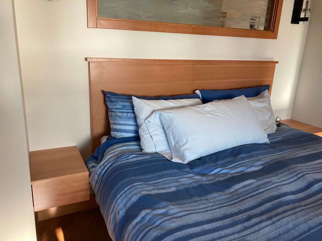 headboard